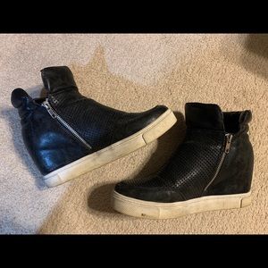 Steve Madden black slide zip wedge sneaker